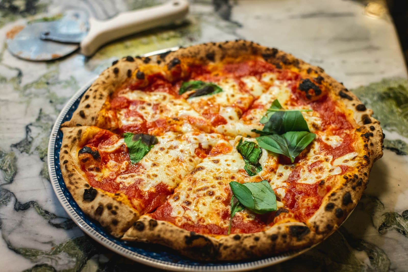 Pizza na izlasku iz peći